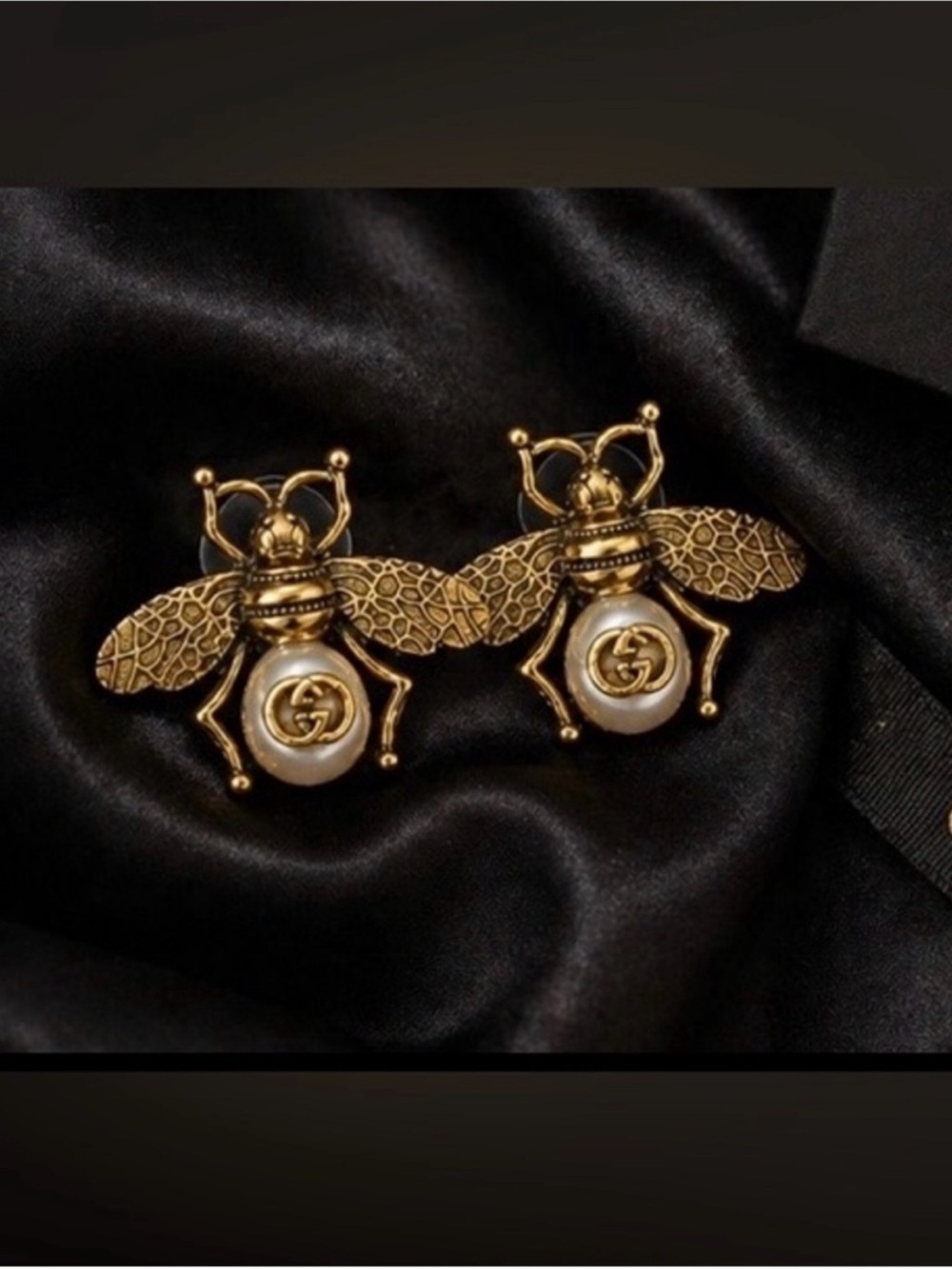 Gold Bee Pearl Stud Earrings With GG Motif - Picture 4 of 9